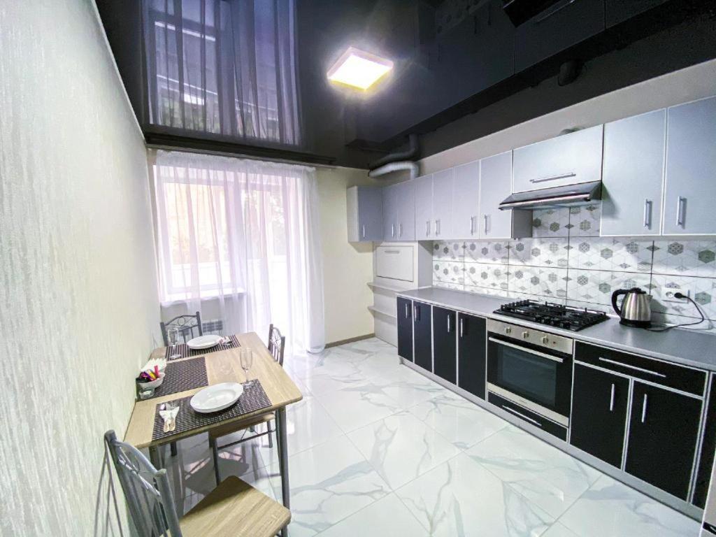 Apartpoltava 2 Окремі Кімнати, Новобудова, Два Великих Ліжка Центр, Корпусний Сад Екстериор снимка